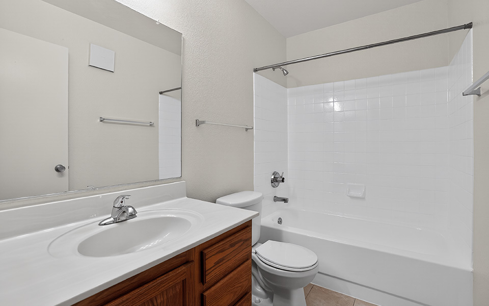 Saguaro Manor - 3x2 1172 - Primary Bathroom